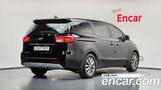 Kia Carnival 9-seater Luxury — пробег 217 832 км — фото 2 из 5