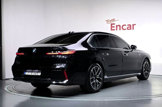 BMW 7-Series 740i sDrive M Sport — пробег 74 250 км — фото 2 из 5