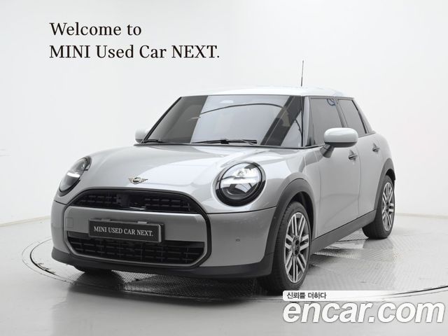 Mini Cooper 5Door Essential — пробег 34 км — фото 1 из 5