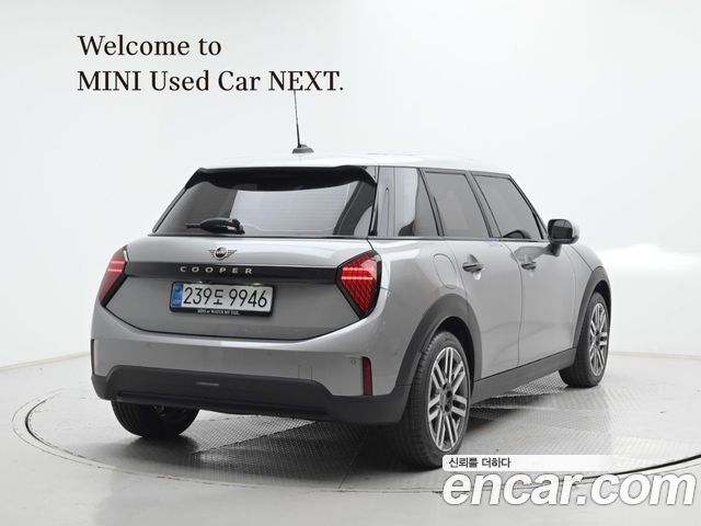 Mini Cooper 5Door Essential — пробег 34 км — фото 2 из 5