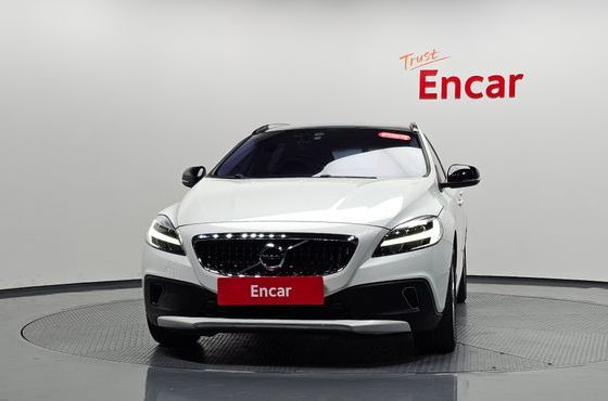 Volvo V40 D3 — пробег 75 411 км — фото 3 из 5