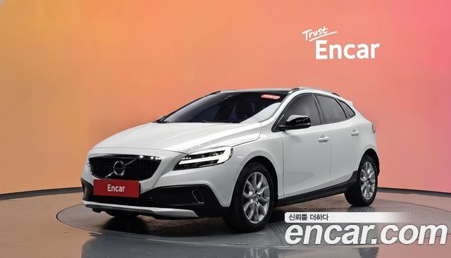 Volvo V40 D3 — пробег 75 411 км — фото 1 из 5