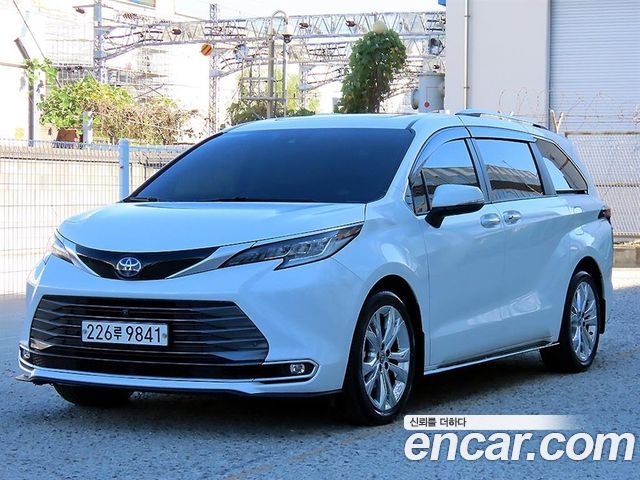 Toyota Sienna 2.5 Hybrid 2WD — пробег 126 692 км — фото 2 из 5