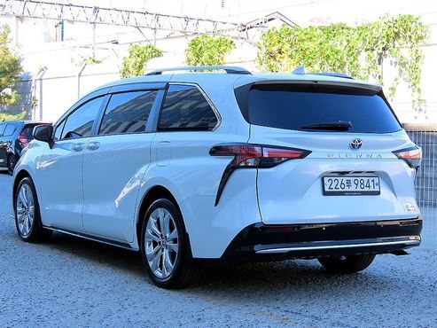 Toyota Sienna 2.5 Hybrid 2WD — пробег 126 692 км — фото 3 из 5